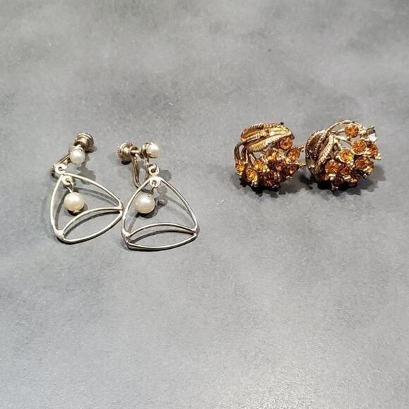 Vintage screw on Art Deco Faux Pearl and gold tone clip earrings - Picture 1 of 6